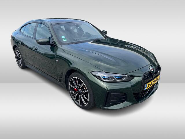 BMW i4 eDrive40 High Executive 84 kWh / SoH 99% / Trekhaak / Schuifdak / Camera / Head-up / Leder / 19'' / CarPlay / Stoelverwarming / Sfeerverlichting / Dodehoek / ACC