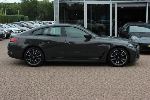 BMW i4 M50 High Executive 84 kWh / 360Camera / Head-up / Leder / Harman Kardon / Carbon intr.+extr. / 19'' / CarPlay / Stoelverwarming / Dodehoek / DAB / Cruise Control Adaptief