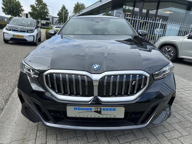 BMW i5 eDrive40 M Sport Edition 84 kWh Pano-Dak | Adapt. Cruise | HUD | Stoelventilatie