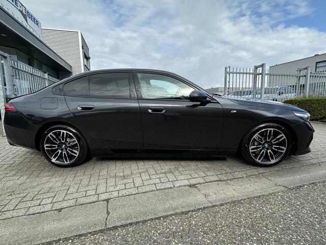 BMW i5 eDrive40 M Sport Edition 84 kWh Pano-Dak | Adapt. Cruise | HUD | Stoelventilatie