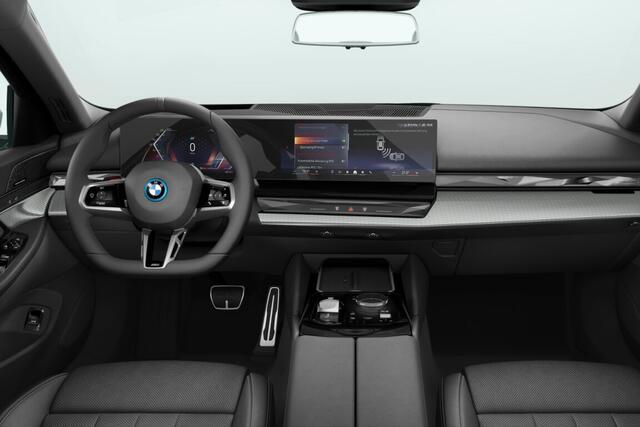 BMW i5 Sedan eDrive40 M Sport Edition | M Sport Pro | Innovation Pack | Travel Pack | Comfort Pack | Trekhaak