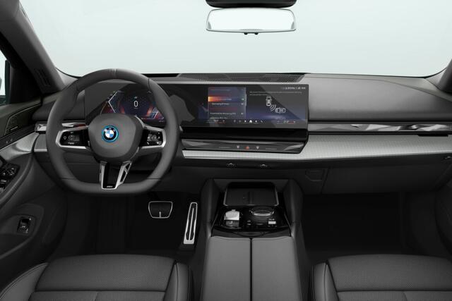 BMW i5 Sedan eDrive40 M Sport Edition | M Sport Pro | Innovation Pack | Travel Pack | Comfort Pack | Trekhaak