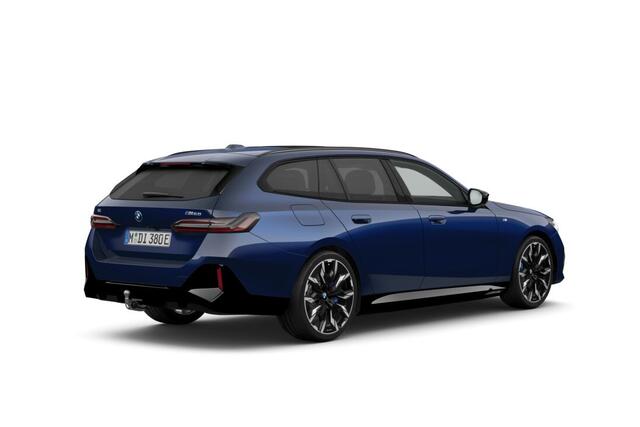 BMW i5 Touring M60 xDrive | M Sport Pro | Innovation Pack | Travel Pack | Comfort Pack | Trekhaak