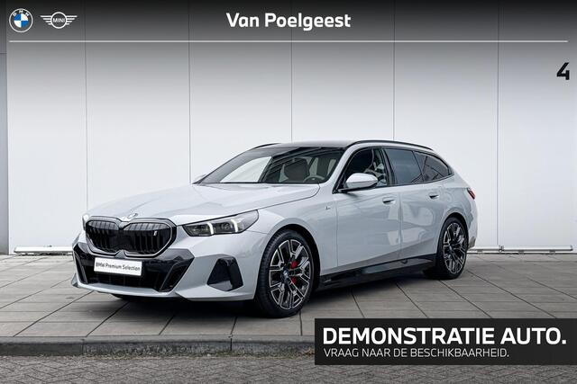 BMW i5 Touring eDrive40 M Sport Pro Glazen Dak / Harman Kardon / Comfortstoelen / Stoelventilatie / Iconic Glow / Getinte ramen / 20 Inch