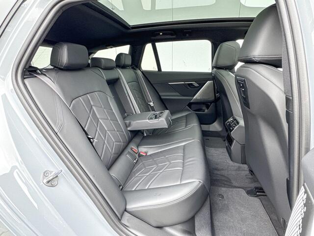 BMW i5 Touring eDrive40 M Sport Pro Glazen Dak / Harman Kardon / Comfortstoelen / Stoelventilatie / Iconic Glow / Getinte ramen / 20 Inch