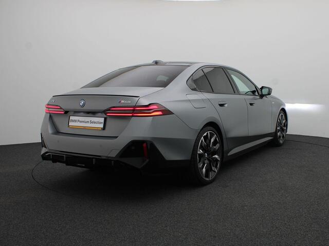 BMW i5 Sedan M60 xDrive | M Sportpakket pro | Innovation Pack | Panoramadak | Bowers & Wilkins | Trekhaak | 21''