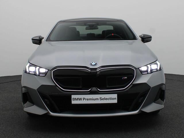 BMW i5 Sedan M60 xDrive | M Sportpakket pro | Innovation Pack | Panoramadak | Bowers & Wilkins | Trekhaak | 21''