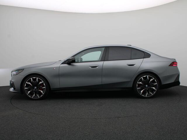 BMW i5 Sedan M60 xDrive | M Sportpakket pro | Innovation Pack | Panoramadak | Bowers & Wilkins | Trekhaak | 21''