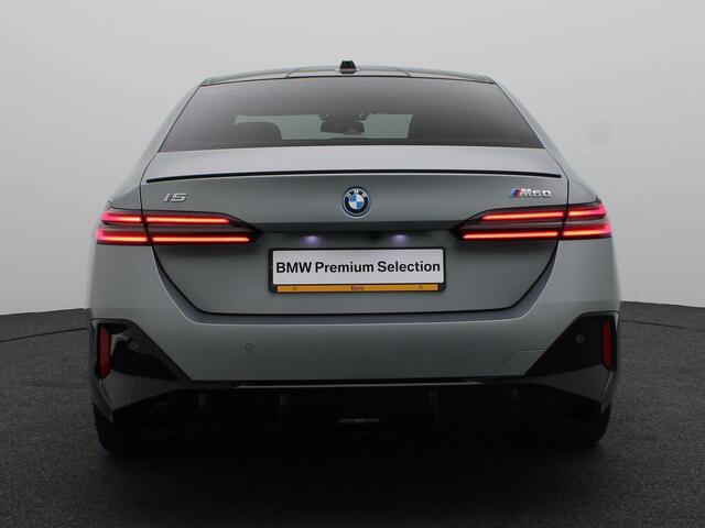 BMW i5 Sedan M60 xDrive | M Sportpakket pro | Innovation Pack | Panoramadak | Bowers & Wilkins | Trekhaak | 21''
