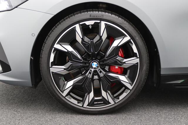 BMW i5 Sedan M60 xDrive | M Sportpakket pro | Innovation Pack | Panoramadak | Bowers & Wilkins | Trekhaak | 21''