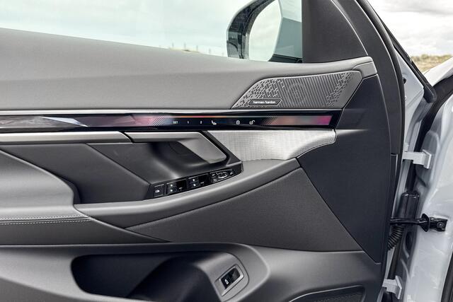 BMW i5 eDrive40 M Sport Edition | M Sport | Glazen Panoramadak | Head-up Display | Stoelventilatie | M Performance wielen