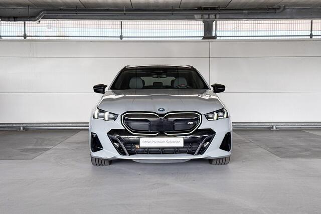 BMW i5 Touring M60 xDrive 84 kWh