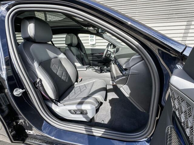 BMW i5 eDrive40 M Sportpakket Pro / Innovation Pack / Travel Pack / Comfort Pack / Trekhaak / Panoramadak