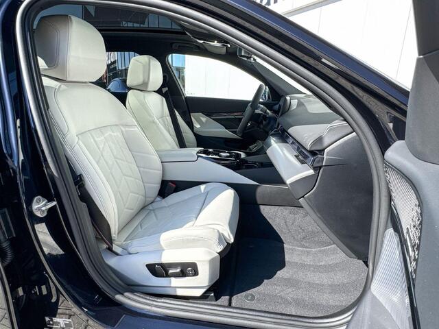 BMW i5 Touring eDrive40 M Sport Edition | M Sport Pro | Innovation Pack | Travel Pack | Comfort Pack | Showroomvoordeel