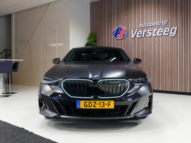 BMW i5 eDrive40 84 kWh Full optie!|M Sport|Frozen grey|Pano|trekhaak|