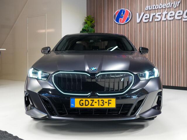 BMW i5 eDrive40 84 kWh Full optie!|M Sport|Frozen grey|Pano|trekhaak|
