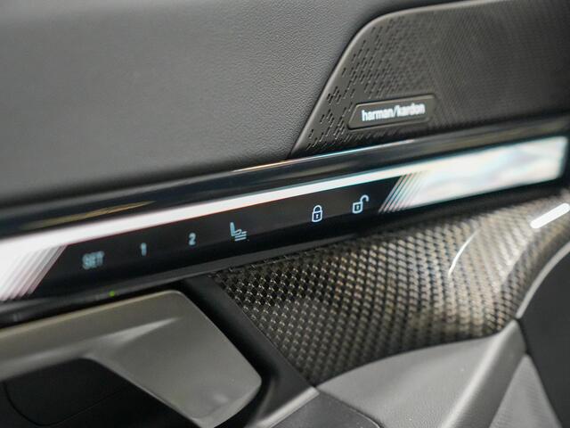 BMW i5 eDrive40 84 kWh Full optie!|M Sport|Frozen grey|Pano|trekhaak|