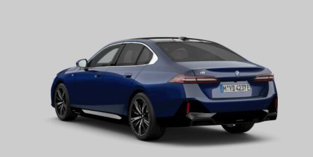 BMW i5 eDrive40 M Sport Edition 84 kWh M Sport - Panoramadak - Comfort Pack - Comfort Acces - Parking Assistant Plus - Driving Assistant Professional - Active Guard - Head up - Elektrische Achterklep - Stuurwielrandverwarming -