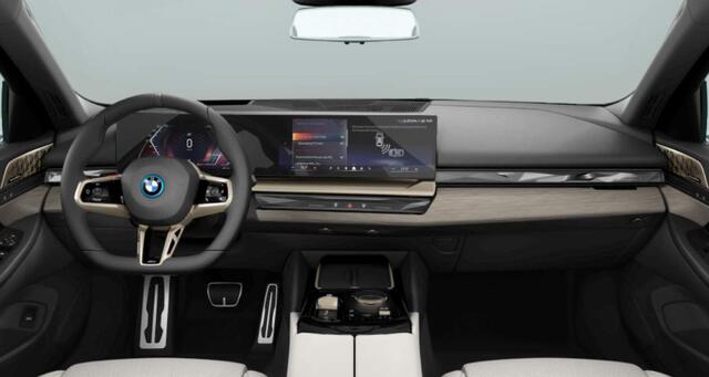 BMW i5 eDrive40 M Sport Edition 84 kWh M Sport - Panoramadak - Comfort Pack - Comfort Acces - Parking Assistant Plus - Driving Assistant Professional - Active Guard - Head up - Elektrische Achterklep - Stuurwielrandverwarming -