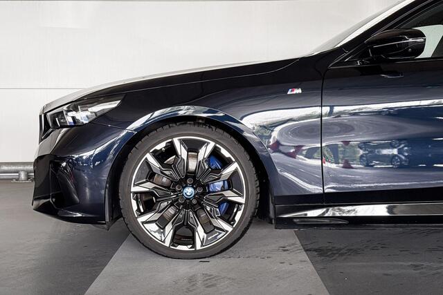 BMW i5 Sedan M60 xDrive 84 kWh