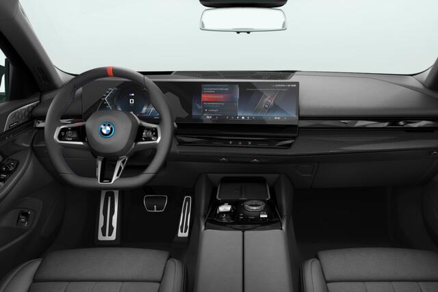 BMW i5 Touring M60 xDrive | M Sport Pro | Innovation Pack | Travel Pack | Comfort Pack | Trekhaak