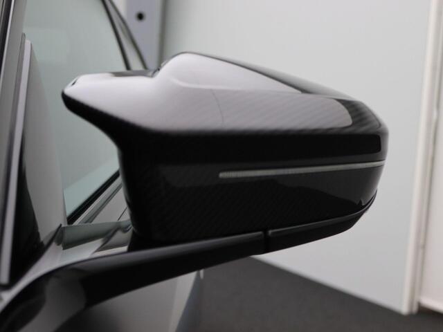 BMW i5 M60 xDrive M Sportpakket Pro | Innovation Pack | Travel Pack | Comfort Pack | Adaptief M Onderstel Professional | Panoramadak | Driving Assistant Professional | Bowers & Wilkins | M Performance Accessoires | 20''