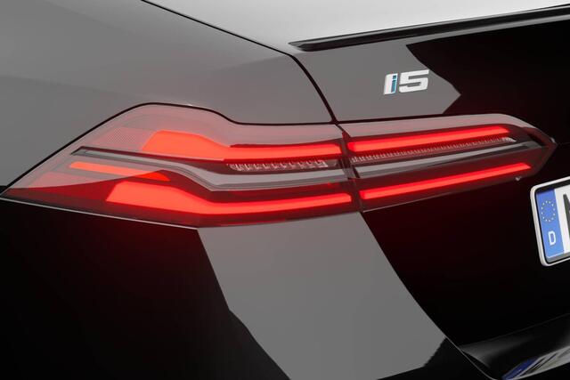 BMW i5 Sedan eDrive40 M Sport Edition | M Sport Pro | Innovation Pack | Travel Pack | Comfort Pack | Showroomvoordeel