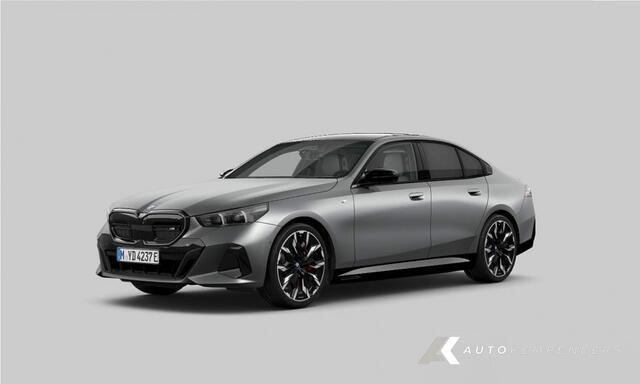 BMW i5 M60 xDrive M-Sport Pro | Bowers & Wilkins | Keyless | Elek. trekhaak | Iconic glow | Panorama | Stoelventilatie/verwarming | Driving Ass. Prof | 360° camera | 21' inch |