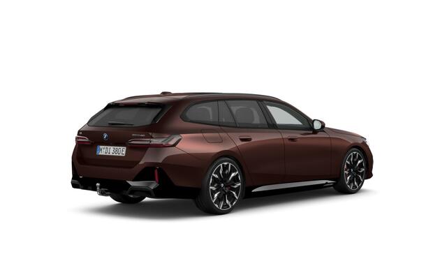 BMW i5 Touring eDrive40 | MAHOGANY ll RED | M-Sport Pro | 21'' | B&W | Panorama. | Comf. stoel. | Head-Up | Driv. + Park. Plus | Trekhaak | Comf. Acc. | Stoelvent. | Stoelverw. voor/achter