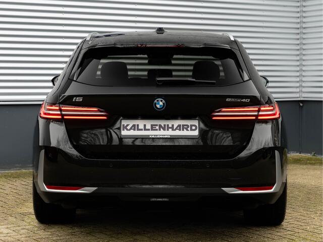 BMW i5 Touring eDrive40 - Sportstoelen - Getint Glas - Harman Kardon - Iconic Glow Exterieur
