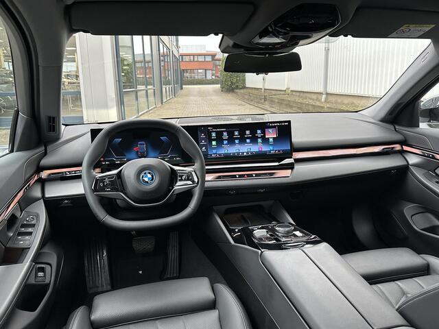 BMW i5 eDrive40 Business Edition 84 kWh | Leder/Adapt.Cruise/Driving ass./Elektr.Stoelverst.