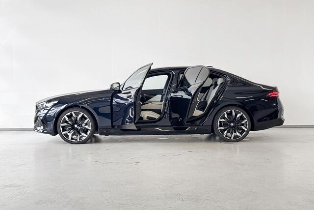 BMW i5 Sedan eDrive40 M Sport Edition