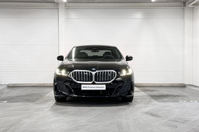 BMW i5 Sedan eDrive40 | M-Sport | Travel Pack | Comfort Pack | Driving Assistant Plus | Harman/Kardon | Comfort Access | Trekhaak
