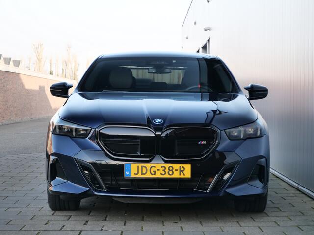 BMW i5 M60 xDrive 84 kWh M Sport Pro Pack Panoramadak / Trekhaak / HUD / ACC / Harman/Kardon