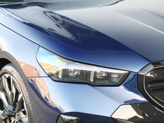 BMW i5 M60 xDrive 84 kWh M Sport Pro Pack Panoramadak / Trekhaak / HUD / ACC / Harman/Kardon