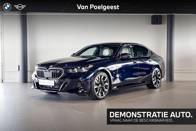 BMW i5 eDrive40 M Sport Edition | Glazen Panoramadak | Stoelventilatie | Harman Kardon | Trekhaak |