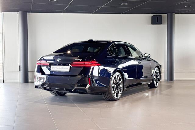 BMW i5 eDrive40 M Sport Edition | Glazen Panoramadak | Stoelventilatie | Harman Kardon | Trekhaak |