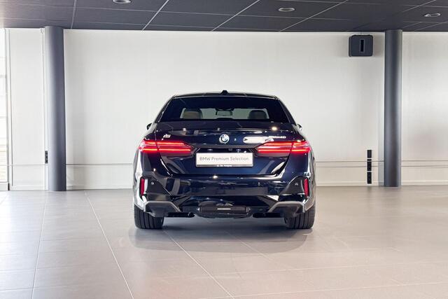 BMW i5 eDrive40 M Sport Edition | Glazen Panoramadak | Stoelventilatie | Harman Kardon | Trekhaak |