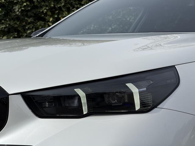 BMW i5 eDrive40 | M-Sport Pro | 21'' | M Performance carbon ext. | Harman/Kardon | Driv. Plus | Driv. Ass. | Getint glas | Adapt. LED | Stuur + stoelverw.