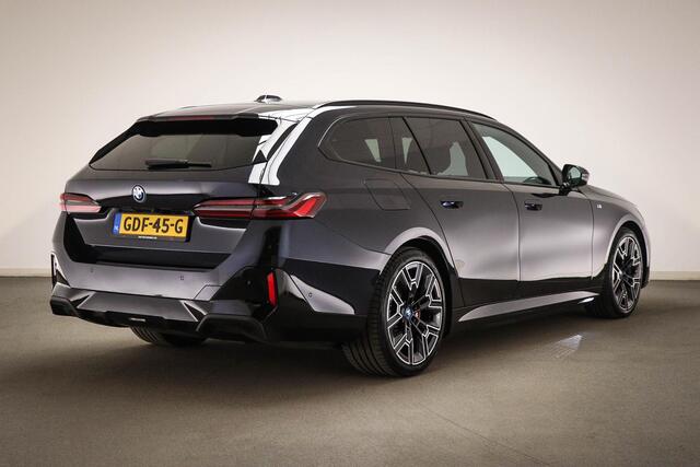 BMW i5 Touring eDrive40 84 kWh | COMFORT / DRIVING ASSISTANCE PROFOSSIONAL / INNOVATION / M SPORT PRO- PACK | STOELVENTILATIE | HOUTAFWERKING | 360 CAMERA | 20"