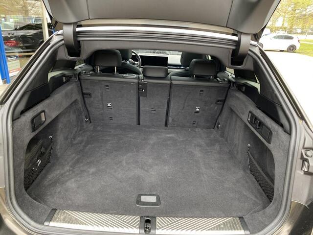 BMW i5 Touring M60 xDrive 84 kWh