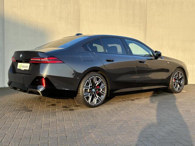 BMW i5 XDrive40 M Sport Edition 84 kWh 4WD / SOH 97,2% / VOL LEDER / Fabrieksgarantie t/m 04-2028 / Elektrische Trekhaak (1500KG) / Comfort Pack / Innovation Pack / M Sportpakket Pro / Travelpack /