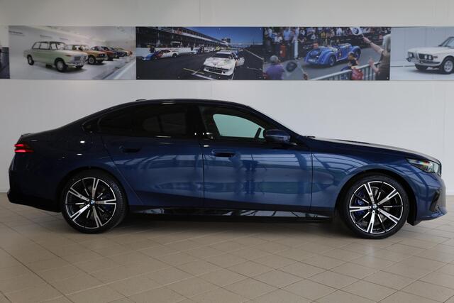 BMW i5 eDrive40 M Sport Edition | M Sportpakket Pro | Premium Pack | Travel Pack | Comfort Pack | Trekhaak | Showroom Selection