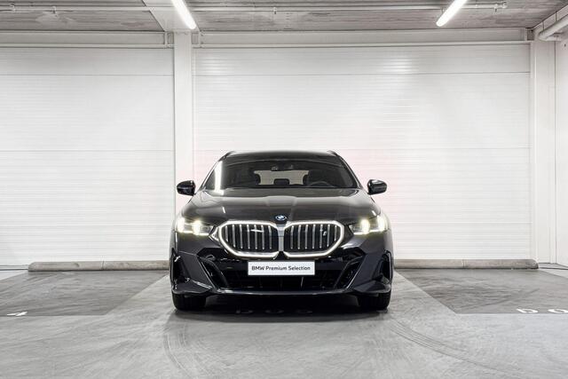 BMW i5 Touring xDrive40 | M-Sport | Panoramadak | Bowers & Wilkins | Stoelventilatie | Stoelverwarming | Driving Assistant Professional | Parking Assistant professional |