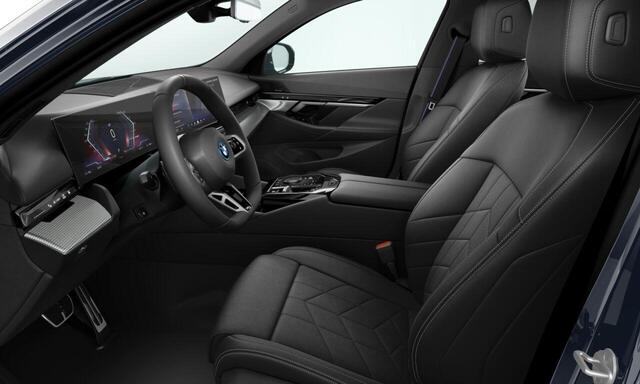 BMW i5 eDrive40 M Sport Edition | M Sportpakket Pro | Trekhaak Pakket | Comfort Pack