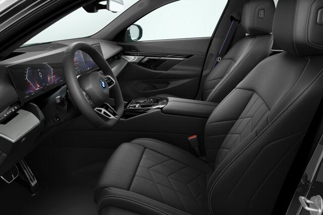 BMW i5 Touring eDrive40 M Sport Edition 84 kWh | M Sportpakket Pro | Innovation Pack | Travel Pack | Comfort Pack | Trekhaak