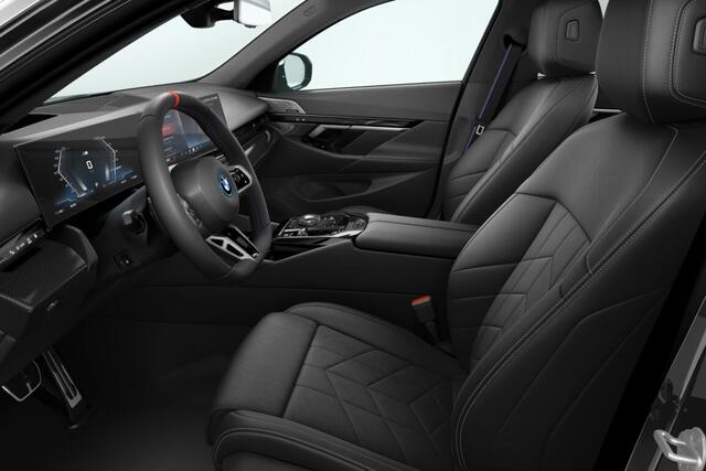 BMW i5 Touring M60 xDrive 84 kWh | M Sportpakket Pro | Innovation Pack | Travel Pack | Comfort Pack | Trekhaak