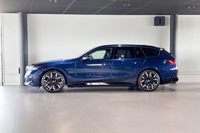 BMW i5 Touring eDrive40 M Sport Edition | M Sport Pro | Glazen Panoramadak | Harman Kardon | Stoelventilatie | Trekhaak |