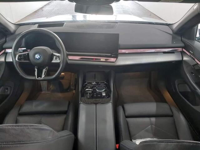 BMW i5 Touring eDrive40 84 kWh | M-Sport | 20" | CoPilot | Harman Kardon | Trekhaak | Stoelventilatie