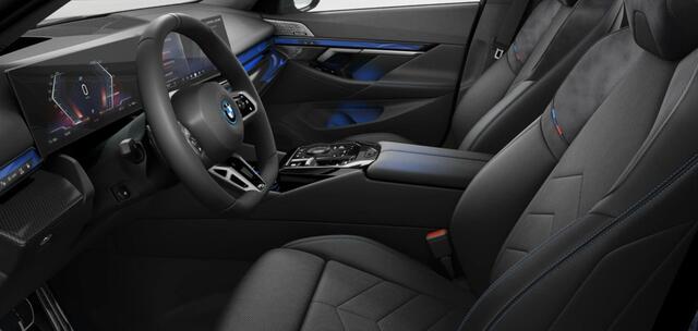 BMW i5 Touring eDrive40 M Sport Edition 84 kWh Trekhaak - B&W - Driving/Parking Assistant Professional - Head up - Stuurwielrandverwarming - Getinte Ruiten - Stoelventilatie - Stoelverwarming voor/achter -